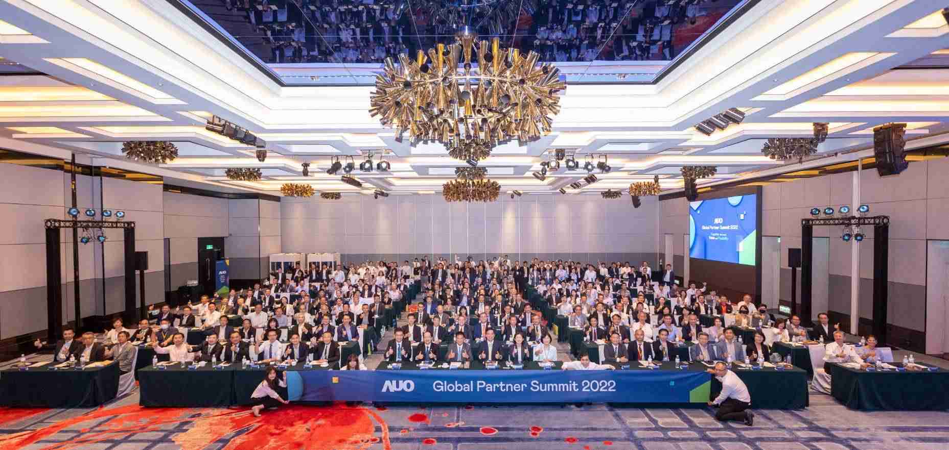 友達推動「安心、、創新、、、、用心、、、同心、、盡心」五星職旅，，，為菲籍員工打造全方位照護，，首度贏得「人權實踐與發展領袖獎」殊榮