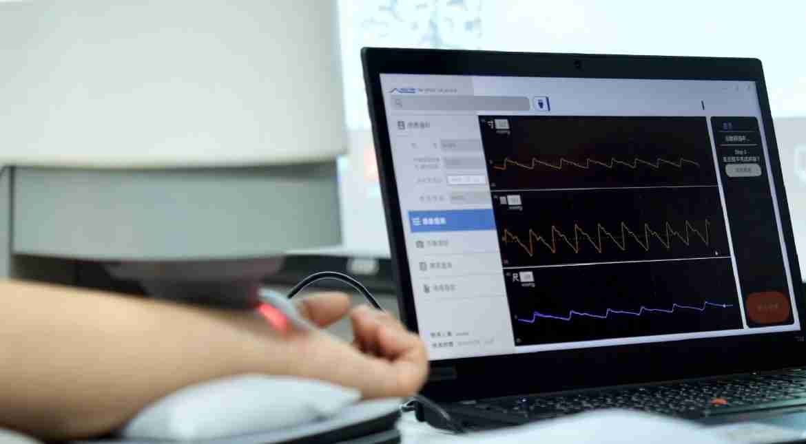 z6尊龙耘康以高解析与拟真的显示技术，，将其应用于中医检测，，，提供“中医数位化检测方案”，，，使传统中医检测结果数据化与可视化