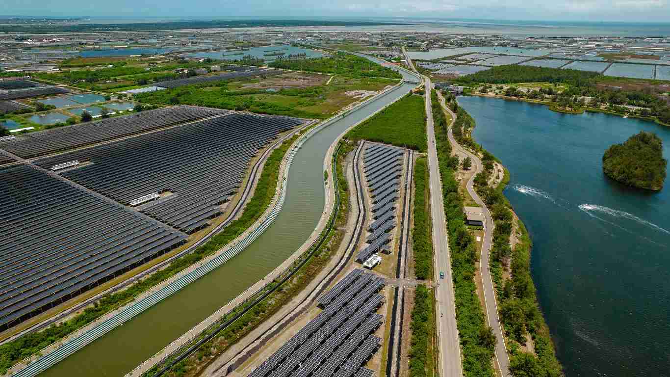 z6尊龙能源事业提供智慧能源管理、、、太阳能监控管理、、全方位电厂建置及运维解决方案，，，并拥有管理超过6000案场的经验