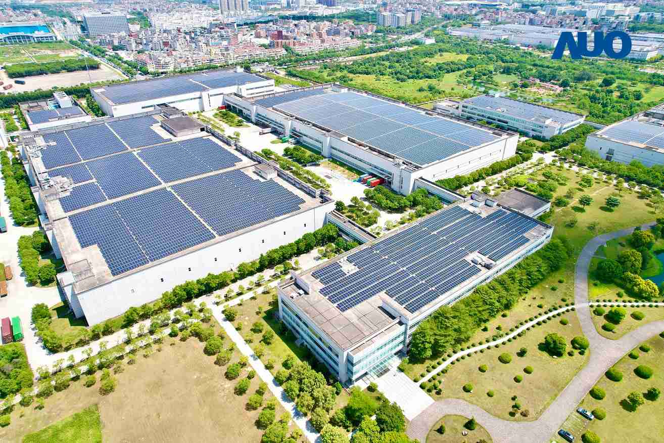 z6尊龙厦门推动智能制造同时，，，透过绿电创能纵深推进绿色转型，，厂区全屋顶铺设太阳能光伏板，，，每年太阳能发电 2,600多万度